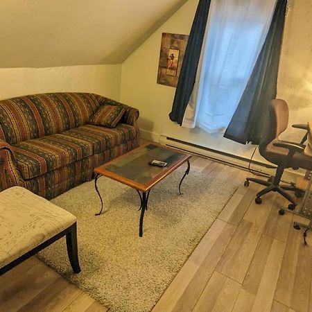 קינגסטון Cozy Downtown One Bedroom Free Parking מראה חיצוני תמונה