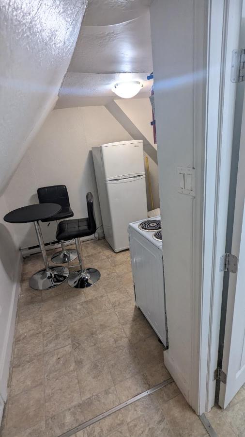 קינגסטון Cozy Downtown One Bedroom Free Parking מראה חיצוני תמונה