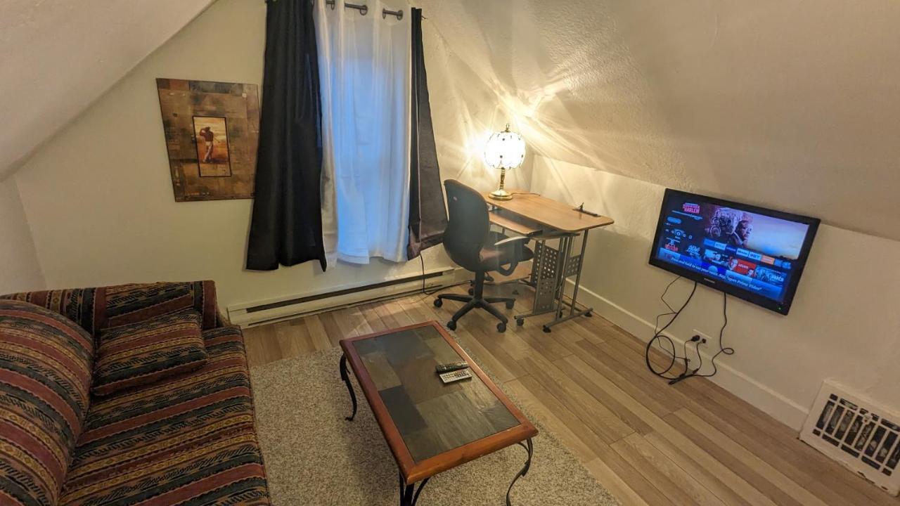 קינגסטון Cozy Downtown One Bedroom Free Parking מראה חיצוני תמונה