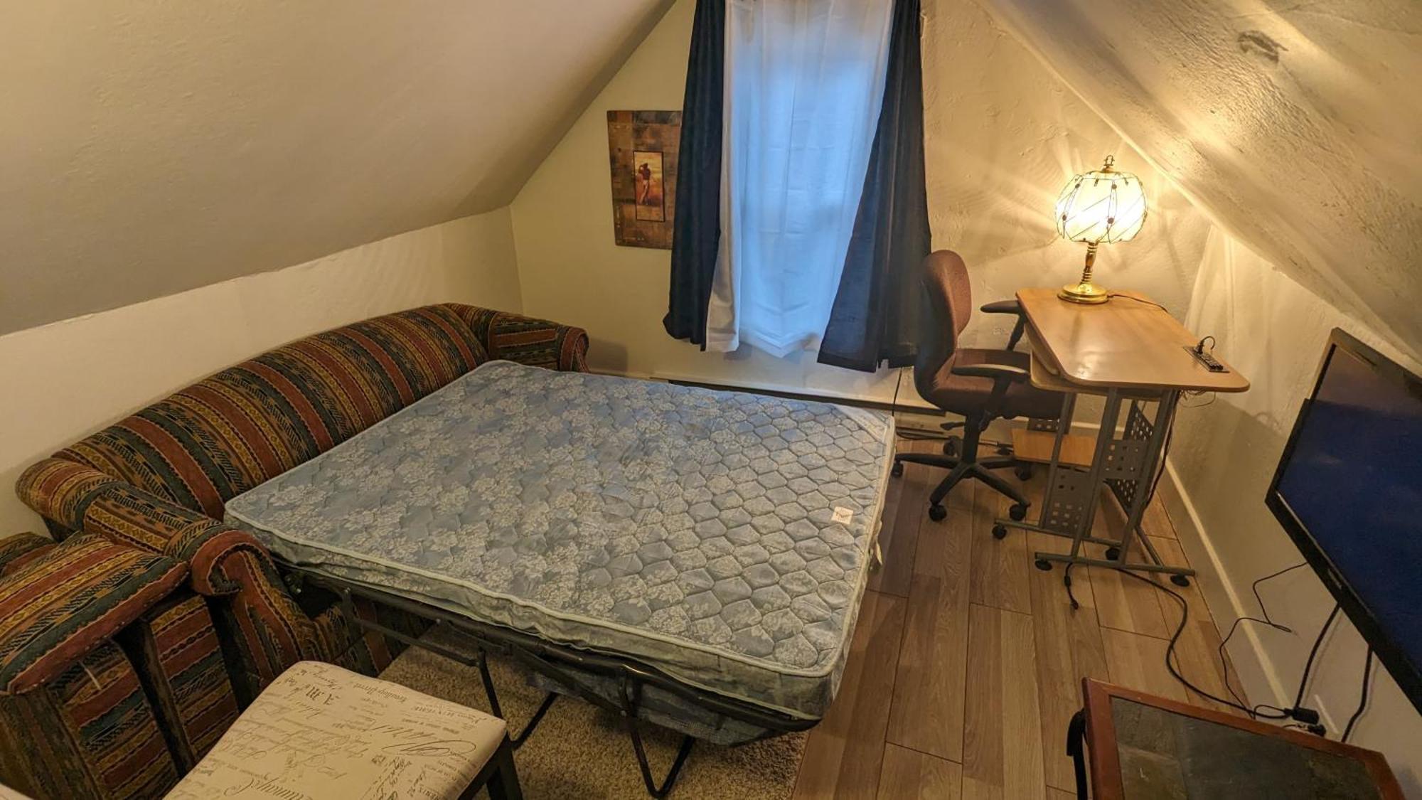 קינגסטון Cozy Downtown One Bedroom Free Parking מראה חיצוני תמונה